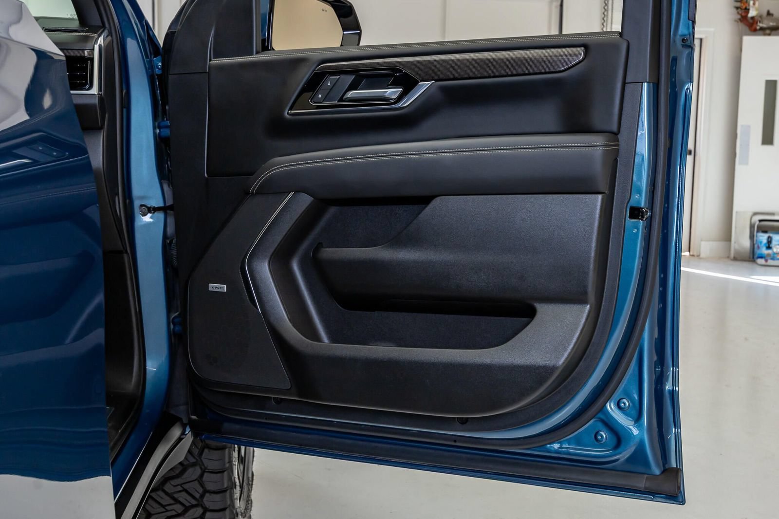 Used 2025 GMC Yukon Elevation AWD/4WD image 41