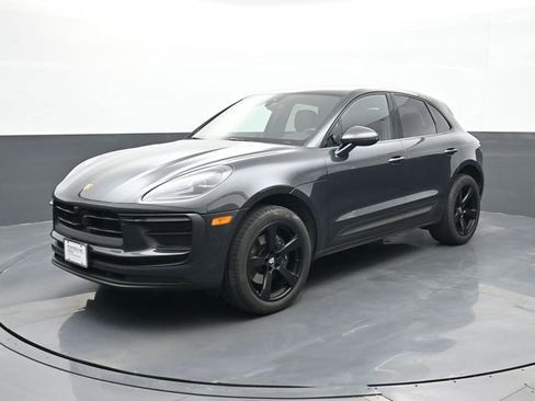 Certified 2023 Porsche Macan AWD/4WD image 1