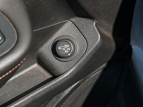 Used 2020 GMC Terrain SLE w/ Driver Convenience Package FWD image 10