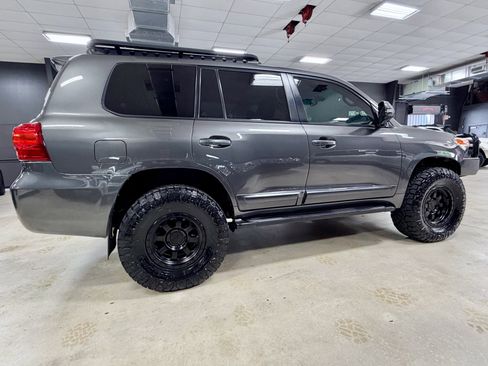 Used 2014 Toyota Land Cruiser image 9