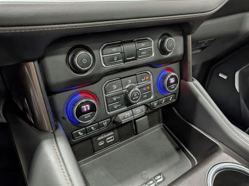 Used 2021 Chevrolet Suburban High Country image 29