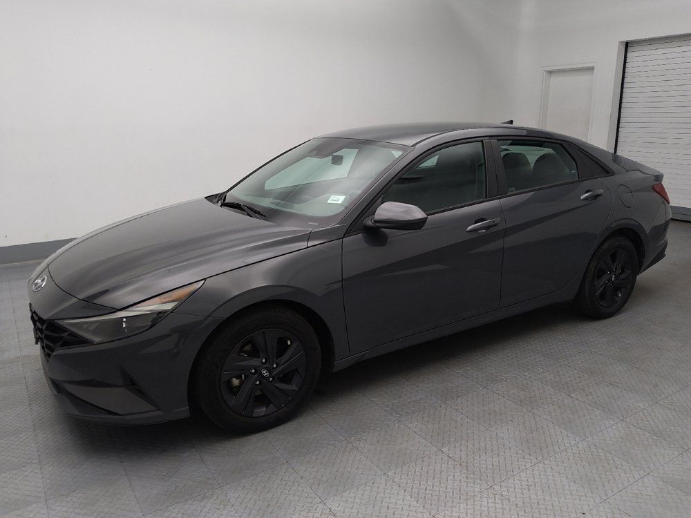 Used 2023 Hyundai Elantra SEL w/ Cargo Package FWD image 2