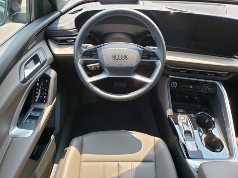 Used 2025 Audi Q5 Premium Plus w/ Premium Plus AWD/4WD image 14
