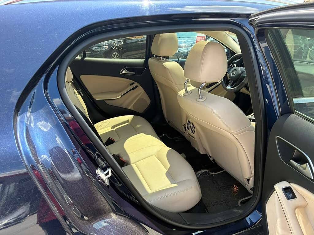 Used 2017 Mercedes-Benz GLA 250 4MATIC image 4