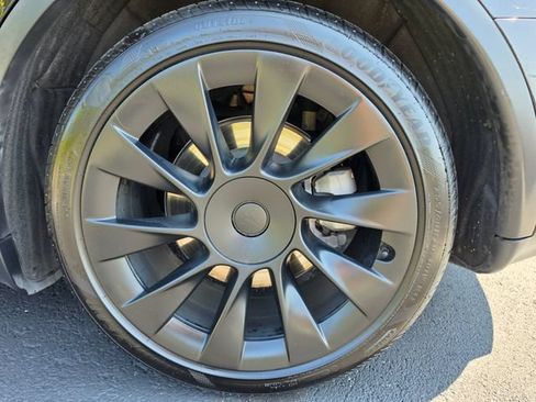 Used 2023 Tesla Model Y Long Range AWD/4WD image 12