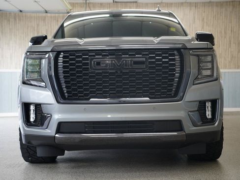 Used 2023 GMC Yukon XL Denali Ultimate AWD/4WD image 3