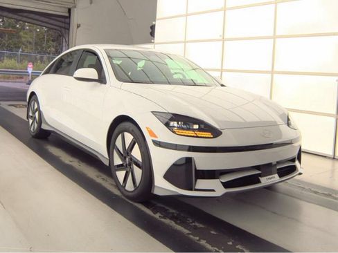 Used 2024 Hyundai Ioniq 6 SE RWD image 3