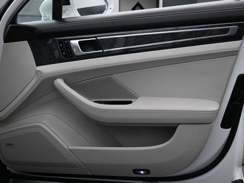 Used 2017 Porsche Panamera 4S w/ Premium Package Plus image 24