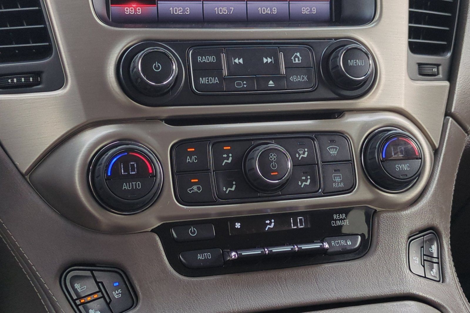 Used 2015 GMC Yukon Denali w/ Premium Package AWD/4WD image 30