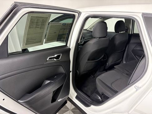 Used 2023 Kia Sportage LX image 26