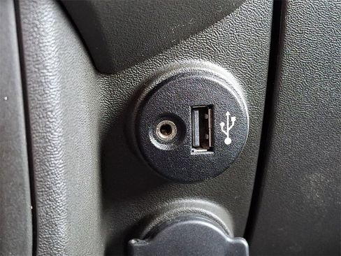 Used 2017 Nissan Frontier SV image 22