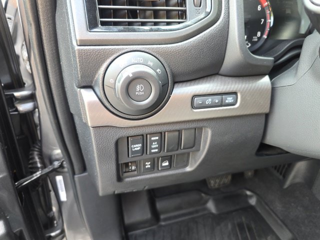 Used 2024 Nissan Titan PRO-4X w/ Pro-4x Convenience Package AWD/4WD image 17