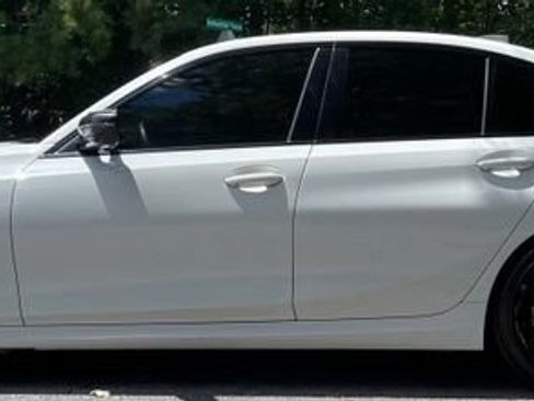Used 2021 BMW 330i Sedan w/ M Sport Package RWD image 4