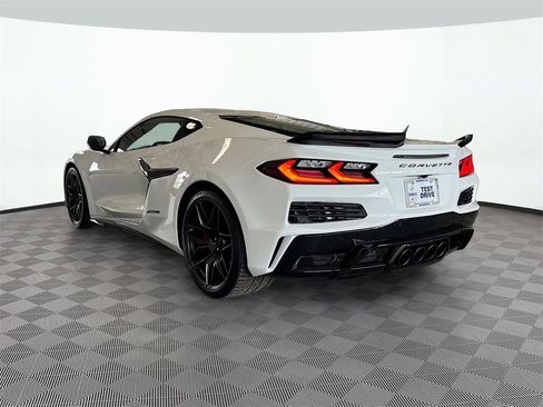 Used 2024 Chevrolet Corvette Z06 image 8
