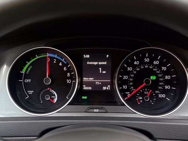 Used 2016 Volkswagen e-Golf SE w/ DC Fast Charging Package FWD image 21