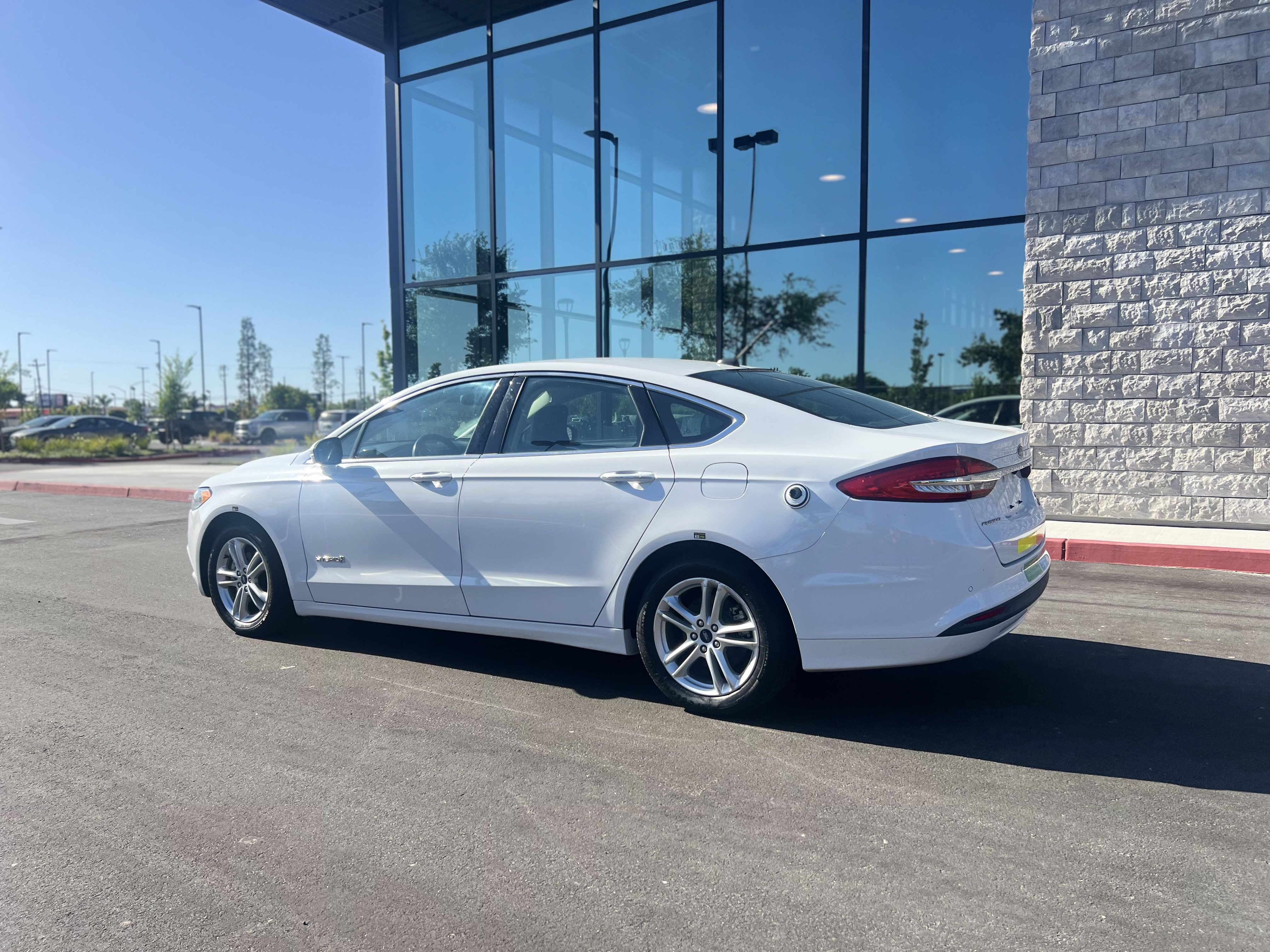 Used 2018 Ford Fusion SE w/ Equipment Group 602A FWD image 6