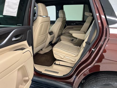 Used 2023 Cadillac Escalade Premium Luxury image 17