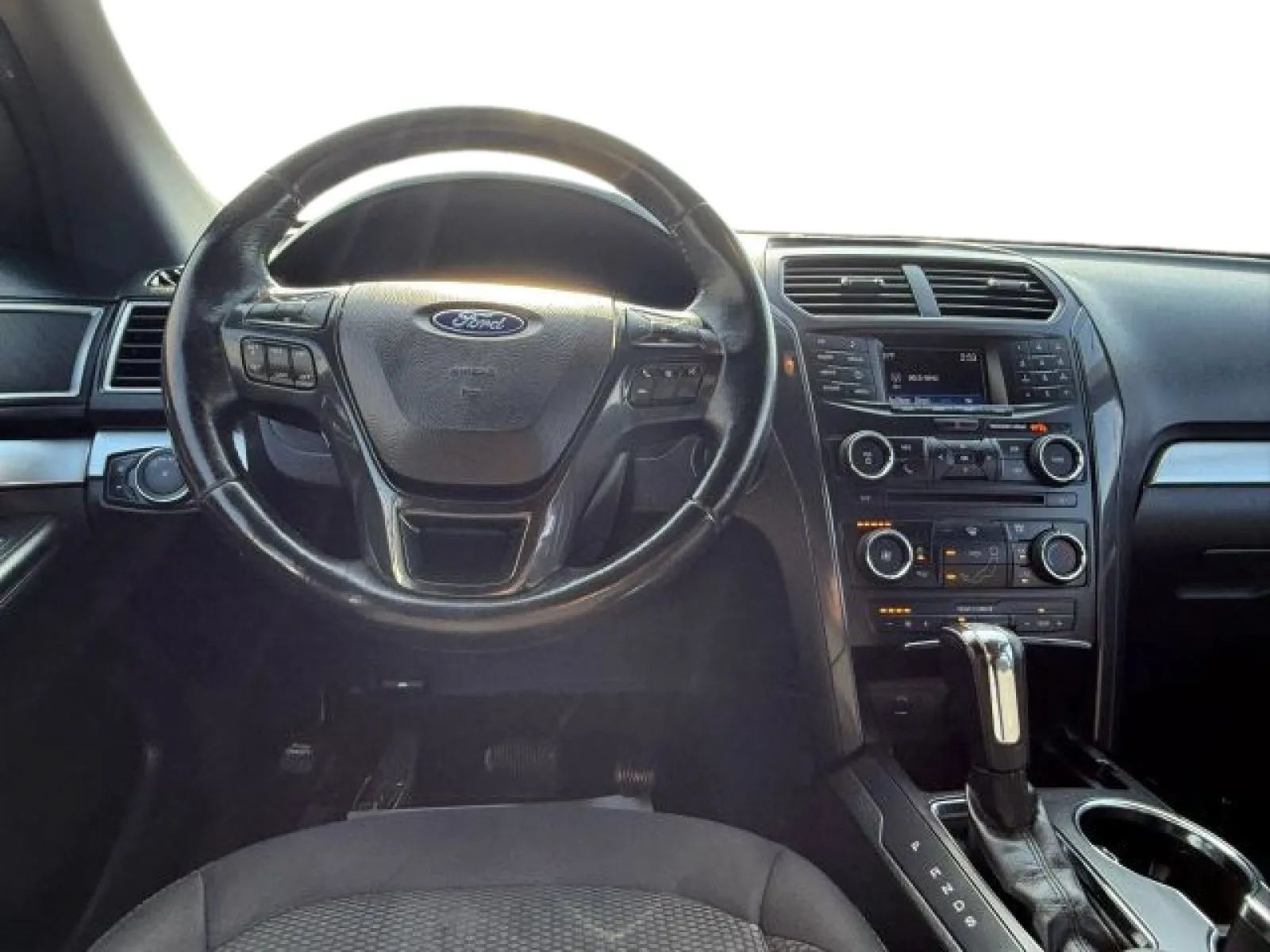 Used 2017 Ford Explorer XLT AWD/4WD image 17