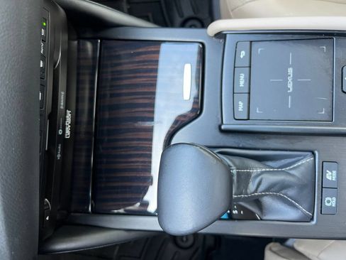 Used 2019 Lexus ES 300h Ultra Luxury w/ Accessory Package 2 FWD image 53