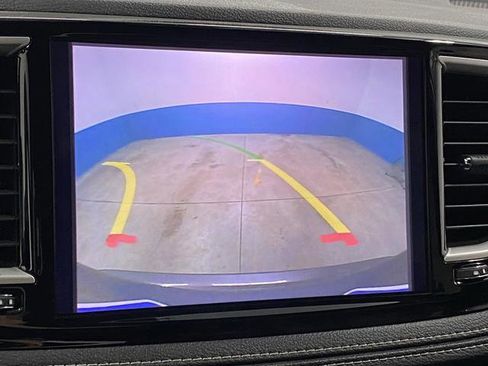 Used 2022 Chrysler Pacifica Touring-L w/ S Appearance Package image 9