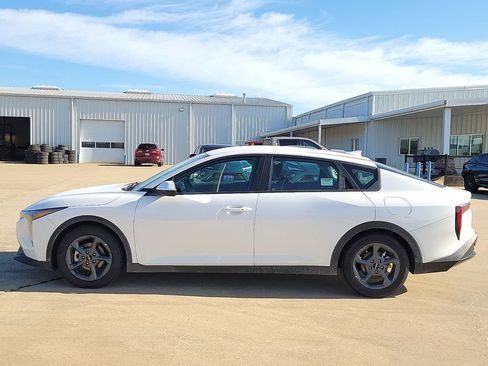 Used 2025 Kia K4 FWD image 3
