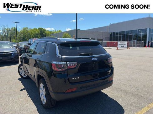 Used 2022 Jeep Compass Latitude w/ Convenience Group AWD/4WD image 3