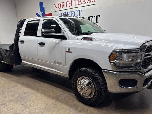 Used 2022 RAM 3500 Tradesman w/ Chrome Appearance Group AWD/4WD image 3