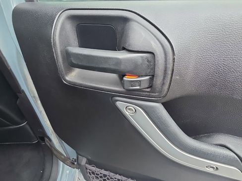 Used 2015 Jeep Wrangler Unlimited Sahara w/ Dual Top Group image 34