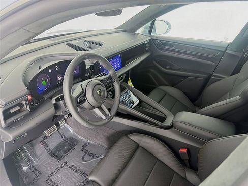 New 2025 Porsche Macan Turbo Electric image 4