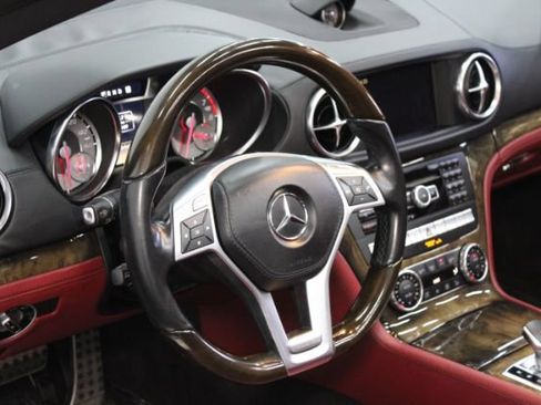 Used 2013 Mercedes-Benz SL 550 image 17