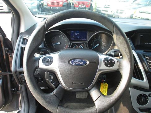 Used 2014 Ford Focus SE image 9