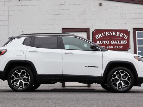 Used 2025 Jeep Compass Limited AWD/4WD image 1