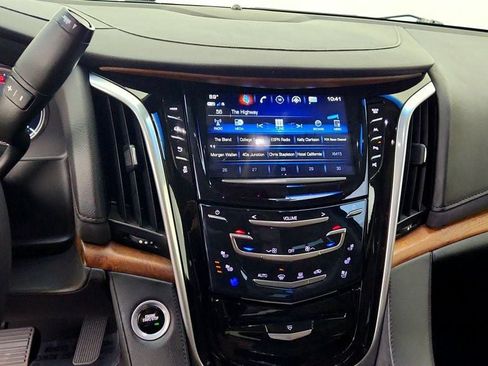 Used 2019 Cadillac Escalade Premium Luxury AWD/4WD image 18