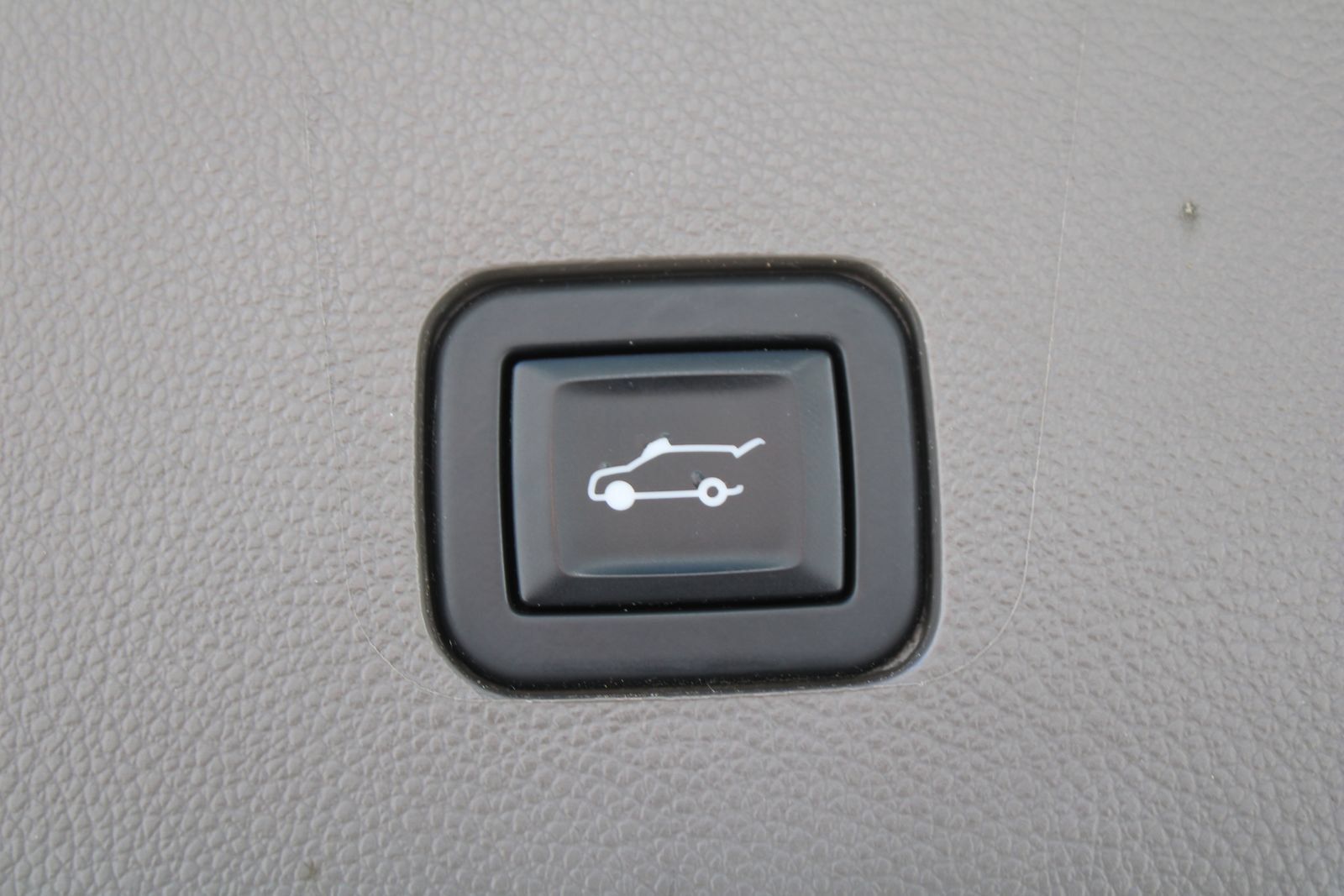 Used 2020 Chevrolet Traverse LT FWD image 11