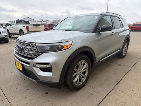 Used 2023 Ford Explorer Limited w/ Limited Technology Package image 4