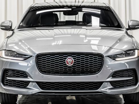 Used 2020 Jaguar XE S image 4
