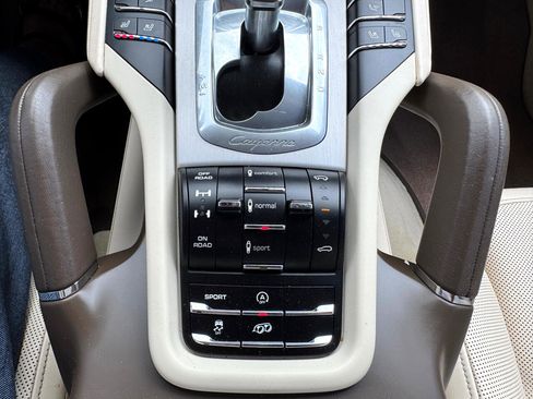 Used 2014 Porsche Cayenne GTS image 17