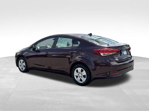 Used 2017 Kia Forte LX FWD image 3