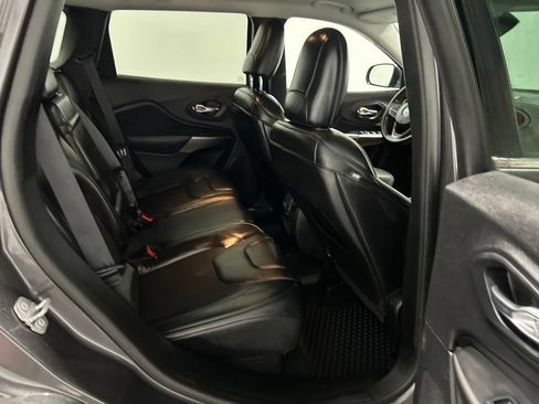 Used 2019 Jeep Cherokee Latitude Plus w/ Comfort/Convenience Group AWD/4WD image 13