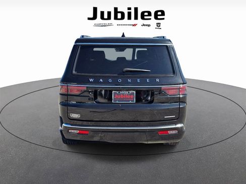 Used 2024 Jeep Wagoneer L Series II RWD image 3