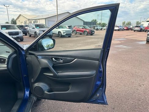 Used 2018 Nissan Rogue S AWD/4WD image 30