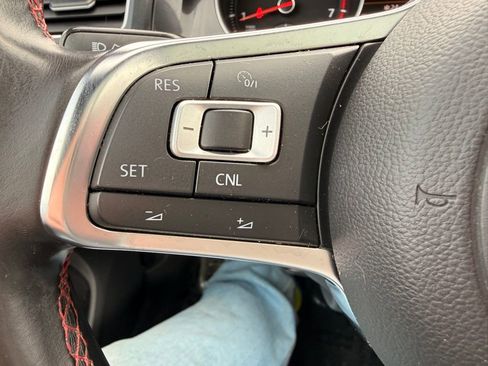 Used 2016 Volkswagen Golf 4-Door image 34