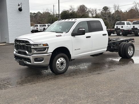 Used 2025 RAM 3500 Big Horn AWD/4WD image 4
