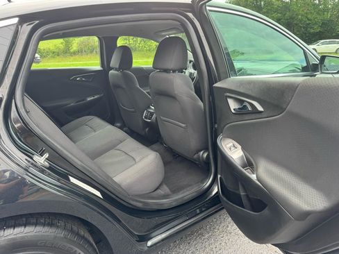 Used 2017 Chevrolet Malibu LT FWD image 19