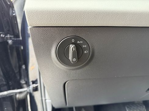 Used 2022 Volkswagen Taos SE image 26