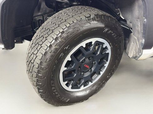 Used 2024 Toyota Tacoma TRD Off-Road w/ TRD Off Road Upgrade Package AWD/4WD image 37