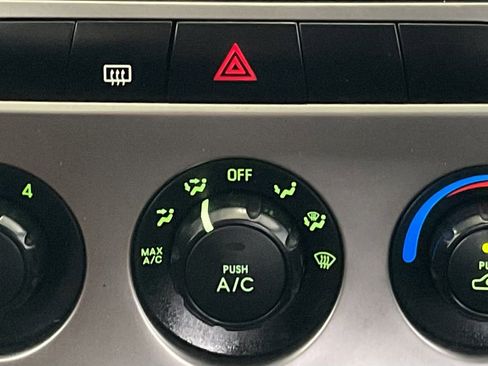 Used 2005 Kia Spectra5 image 13