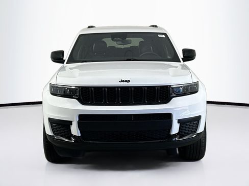 Used 2023 Jeep Grand Cherokee L Laredo AWD/4WD image 2