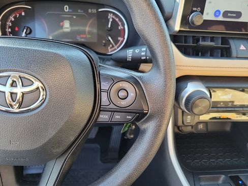 Certified 2025 Toyota RAV4 LE image 25