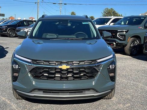 New 2026 Chevrolet Trax LT w/ Driver Confidence Package image 2